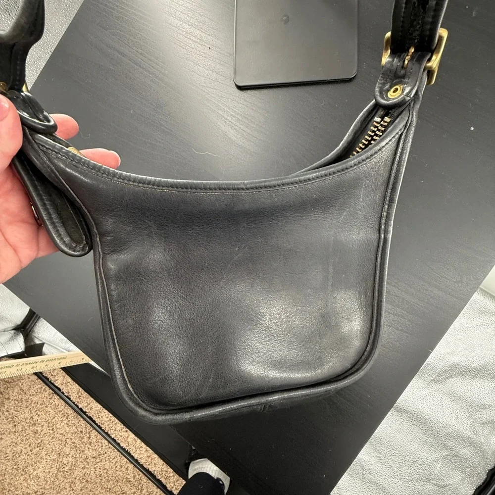 Vintage‎ Coach Janice Black Leather Crossbody USA Made 90s Brass - Picture 6 of 9